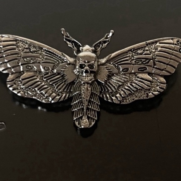 Death Head Moth Skull Brooch Pin
Antique Silver Finish Goth Punk Jewelry - Picture 2 of 9